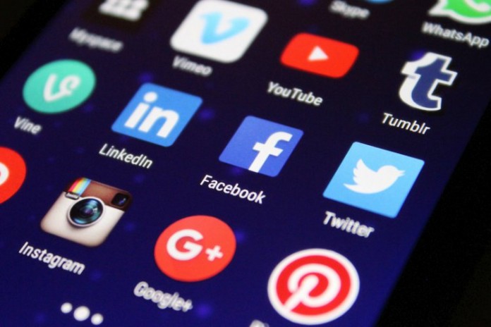 social-media-quiz-quizards সামাজিক নেটওয়ার্ক - কুইজার্ডস